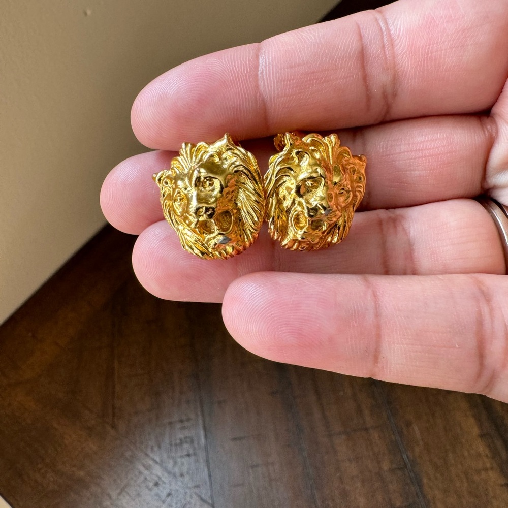 Vintage Gold-Tone Large Cat Lion Head Mane Clip On Back Earrings Statement 80s - Picture 2 of 5